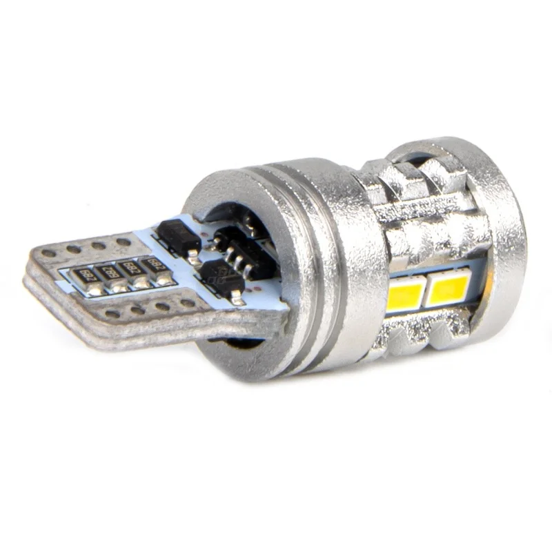 Żarówka W5W T10 12V/24V 6xLED SMD3020 + 1xLED SMA3030 biała AMIO (2szt.) — ujęcie 2