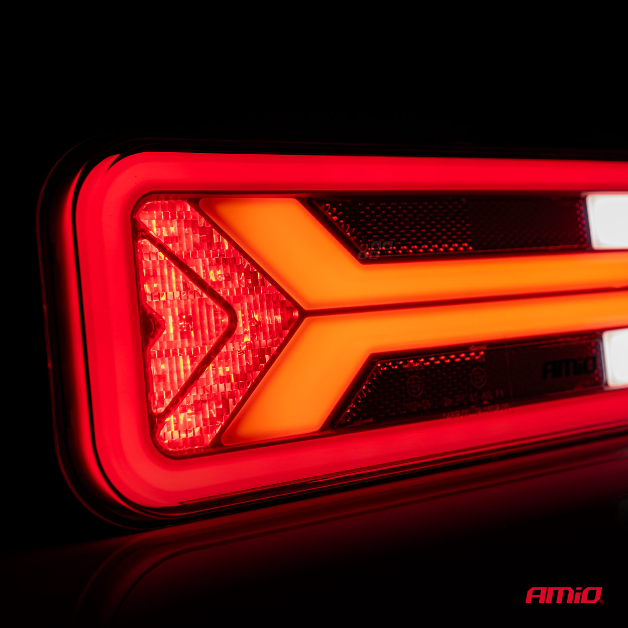 Lampa tylna zespolona LED RCL-09-L dynamiczna lewa — ujęcie 3