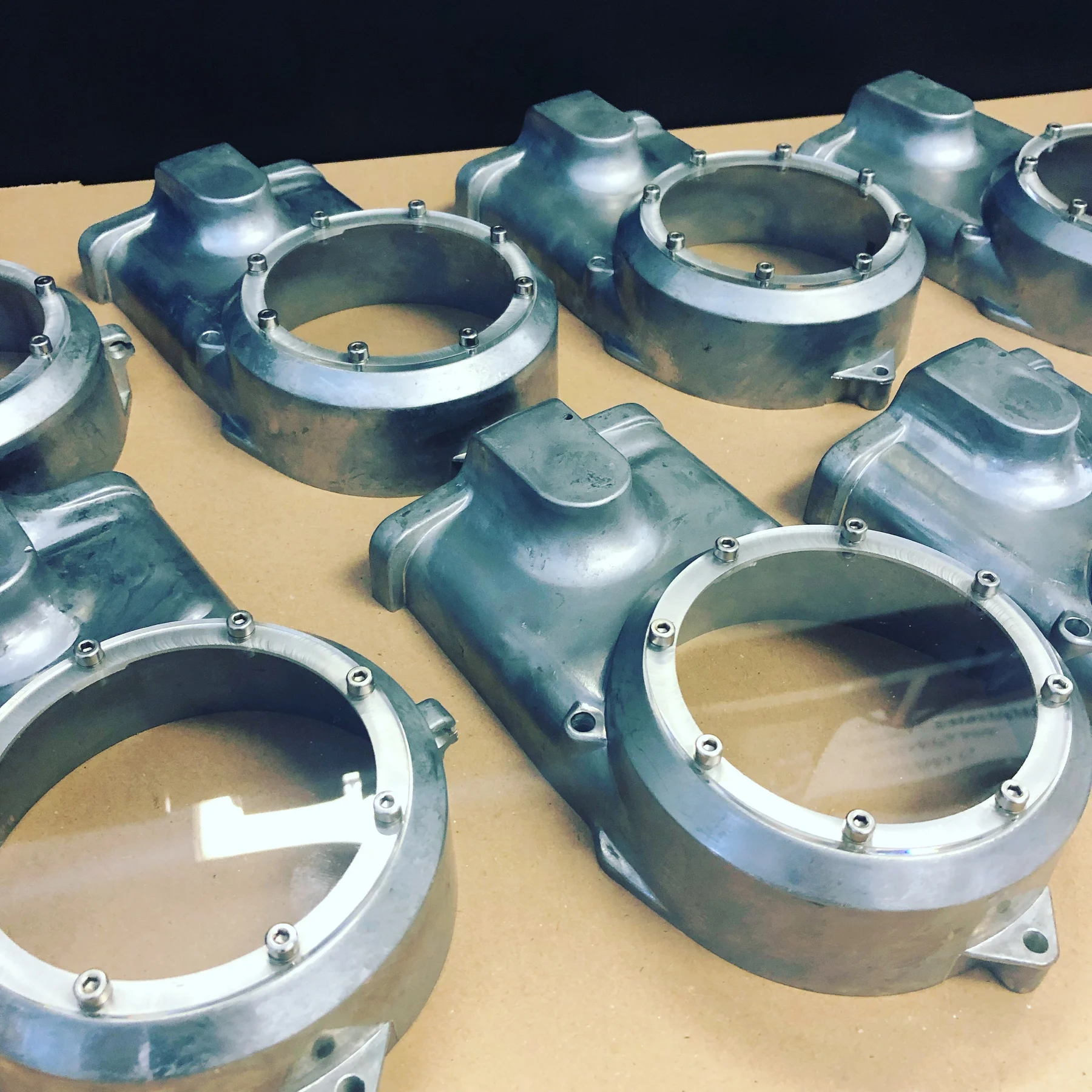Pokrywa silnika prawa clear aluminium JMP — ujęcie 1