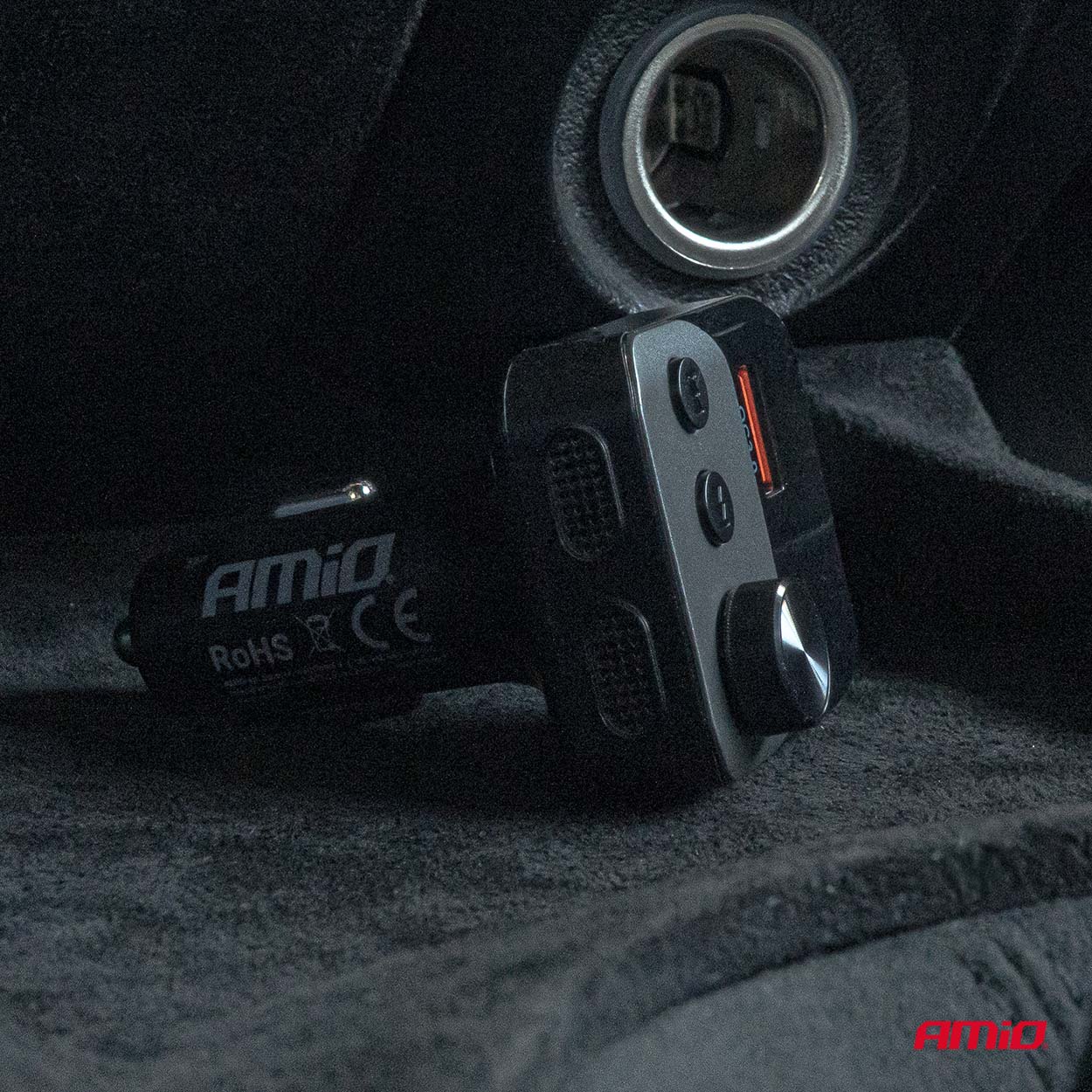 Transmiter samochodowy FM 1×USB-A 1×USB-C 12 V 24 V — ujęcie 3