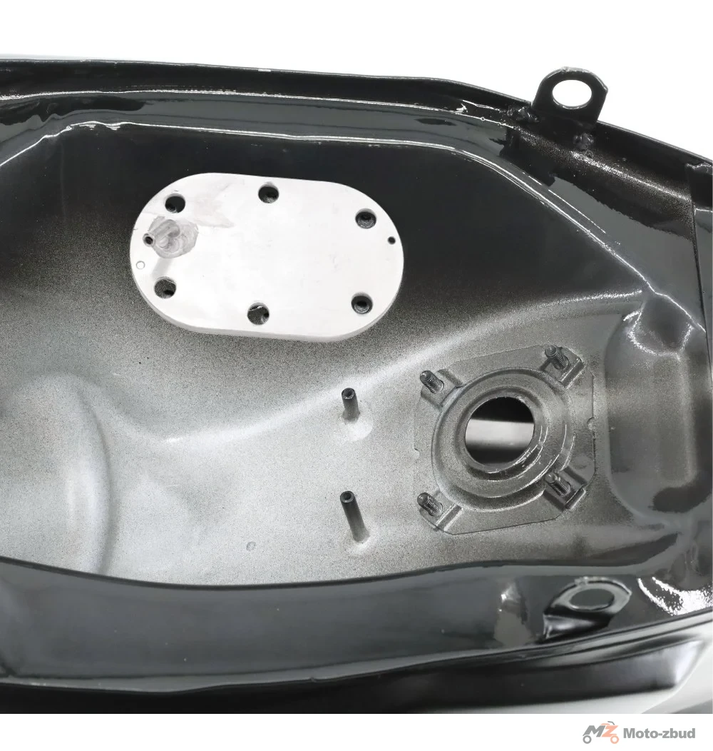 Junak 901/901F/901X/901 SPORT/122/122F/122 sport zbiornik paliwa czarny mat (bez nalepek) (miernik 4 śruby) (adapter pompy paliwa na kranik paliwa) — ujęcie 4