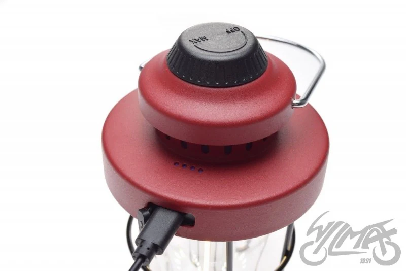 Lampa retro camping czerwona — ujęcie 3
