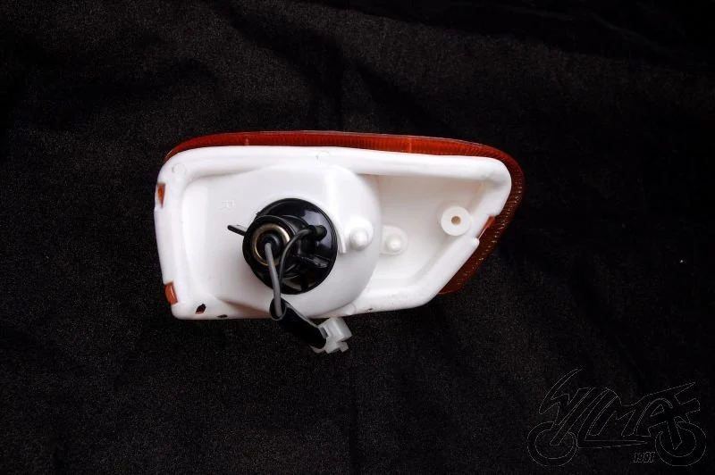 Kierunkowskaz przedni prawy do Kawasaki ZZR400 / ZZR600 — AL1450P — ujęcie 2