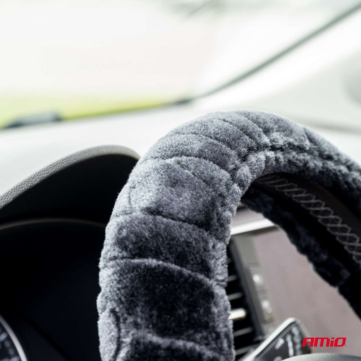 Pokrowiec nakładka na kierownicę samochodową M 37-39cm SWC-02-M — ujęcie 5