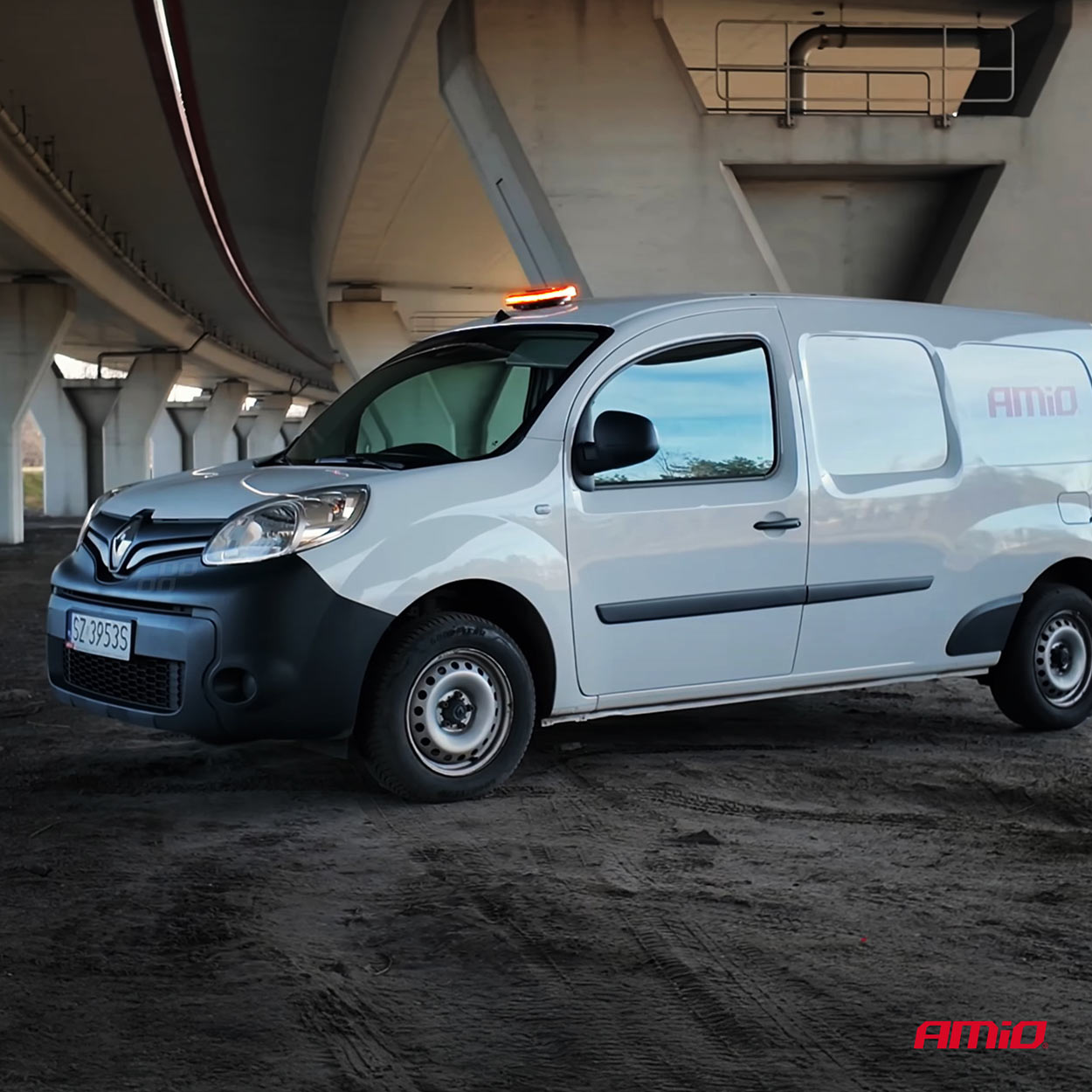Belka ostrzegawcza bezprzewodowa LED z pilotem R65 R10 326x186x63 26 W 12 V 24 V — ujęcie 13