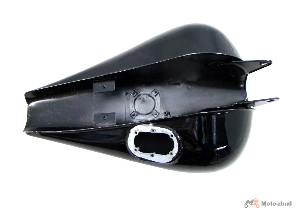 Junak M16 320 cm³ zbiornik paliwa czarny (z paskiem) (pompa mocowana na 6 śrub) (2011) — ujęcie 3