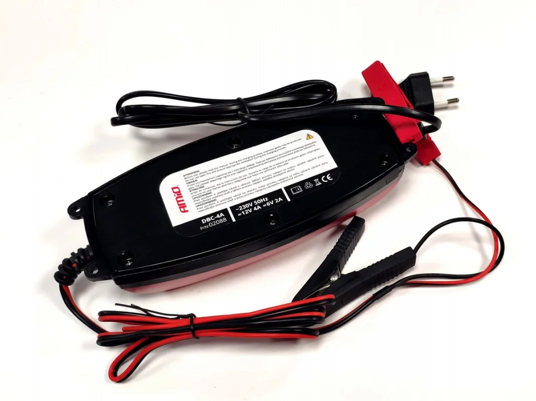 Prostownik samochodowy / ładowarka impulsowa (cyfrowa) 6V/12V 2A/4A AMIO DBC-4A — ujęcie 3